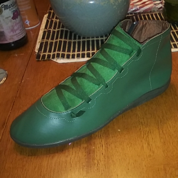 Shoes - Picture 3 of 4